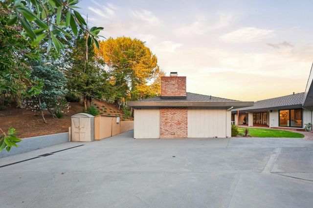 26201 Dori Lane, Los Altos Hills, CA 94022