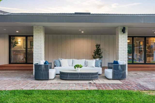 26201 Dori Lane, Los Altos Hills, CA 94022