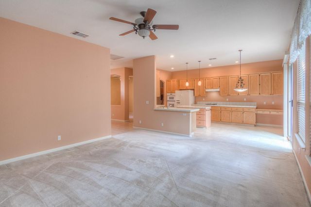 1657 Aylesbury Way, Roseville, CA 95747