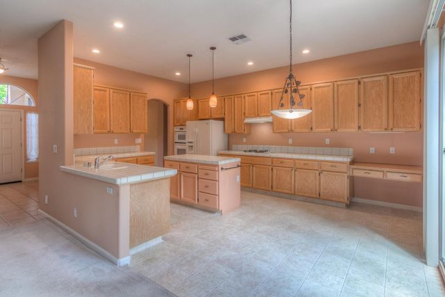 1657 Aylesbury Way, Roseville, CA 95747
