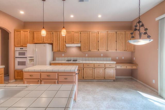 1657 Aylesbury Way, Roseville, CA 95747