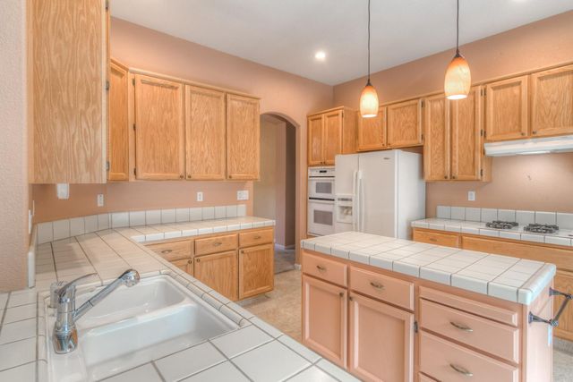 1657 Aylesbury Way, Roseville, CA 95747