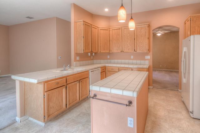 1657 Aylesbury Way, Roseville, CA 95747