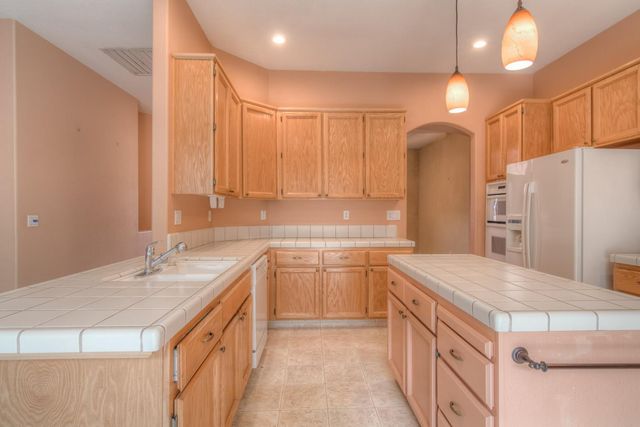 1657 Aylesbury Way, Roseville, CA 95747