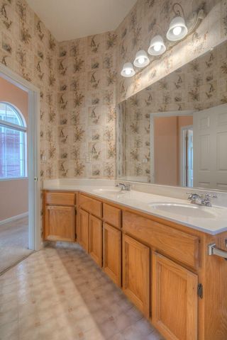 1657 Aylesbury Way, Roseville, CA 95747