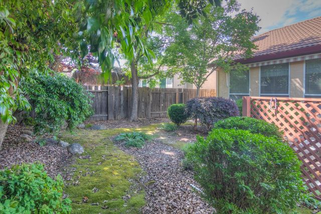 1657 Aylesbury Way, Roseville, CA 95747
