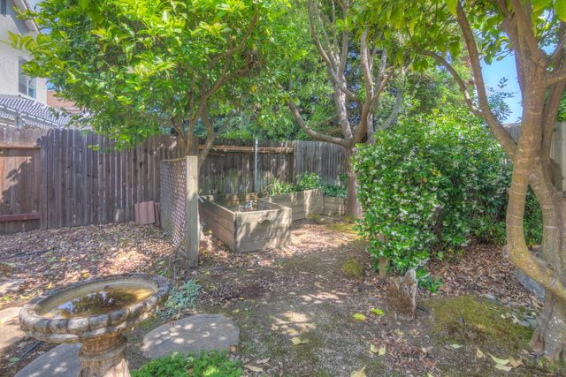 1657 Aylesbury Way, Roseville, CA 95747