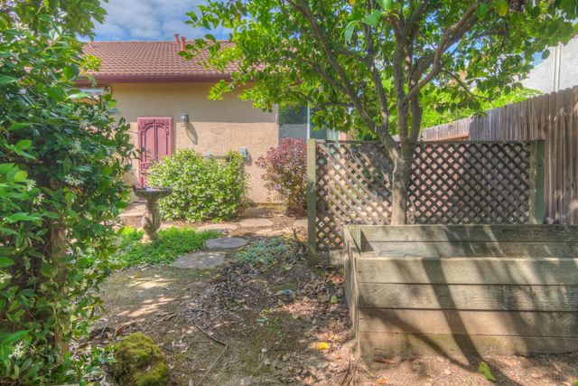 1657 Aylesbury Way, Roseville, CA 95747