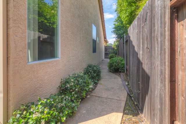 1657 Aylesbury Way, Roseville, CA 95747