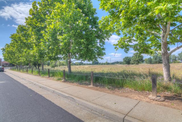 1657 Aylesbury Way, Roseville, CA 95747