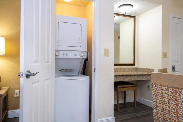 12527 FLORIDAYS RESORT DRIVE 611-E, Orlando, FL 32821