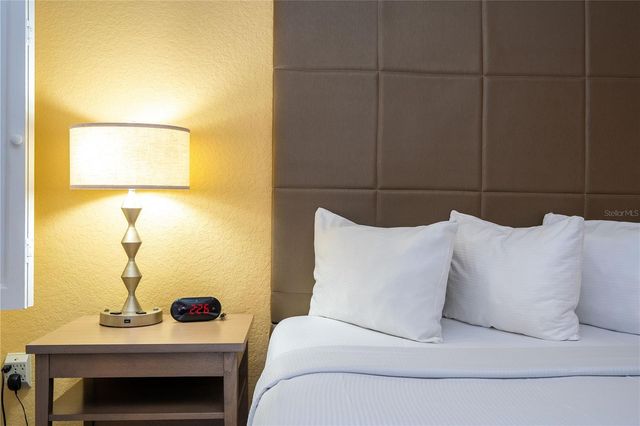 12527 FLORIDAYS RESORT DRIVE 611-E, Orlando, FL 32821