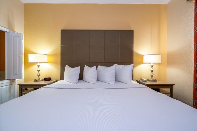 12527 FLORIDAYS RESORT DRIVE 611-E, Orlando, FL 32821