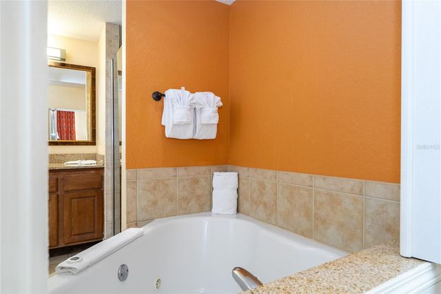 12527 FLORIDAYS RESORT DRIVE 611-E, Orlando, FL 32821