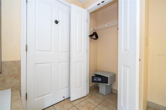 12527 FLORIDAYS RESORT DRIVE 611-E, Orlando, FL 32821