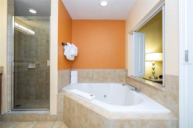 12527 FLORIDAYS RESORT DRIVE 611-E, Orlando, FL 32821