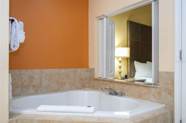 12527 FLORIDAYS RESORT DRIVE 611-E, Orlando, FL 32821