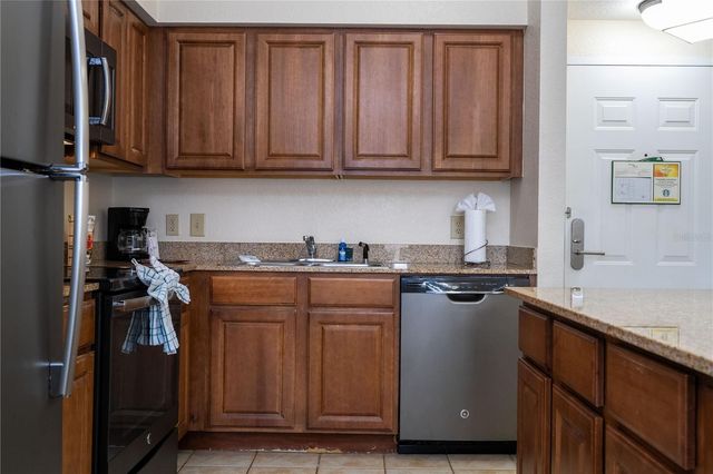 12527 FLORIDAYS RESORT DRIVE 611-E, Orlando, FL 32821