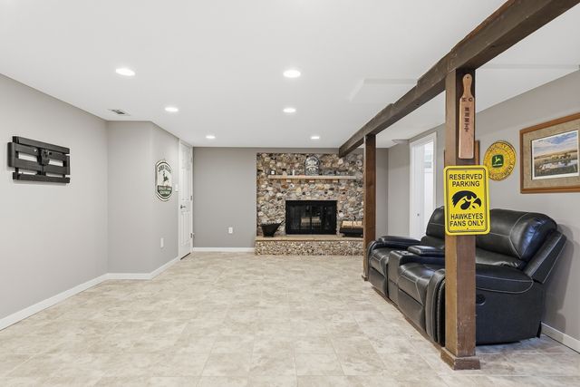 2323 Frances Place, Davenport, IA 52804