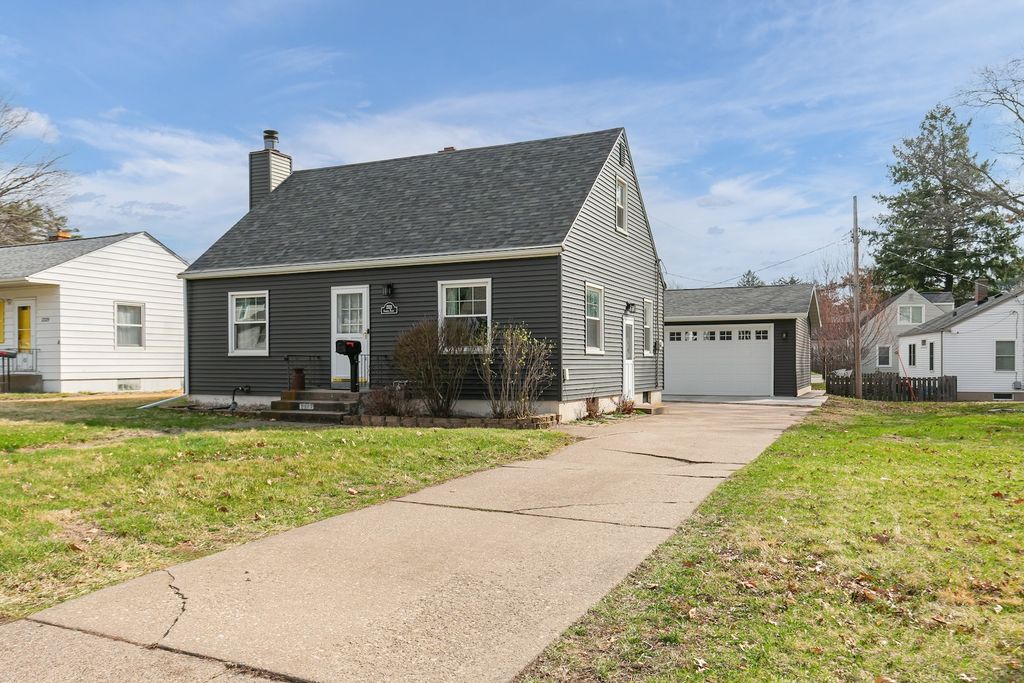 2323 Frances Place, Davenport, IA 52804