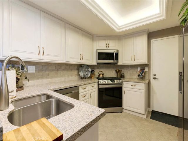 424 Country Club Drive A, Simi Valley, CA 93065