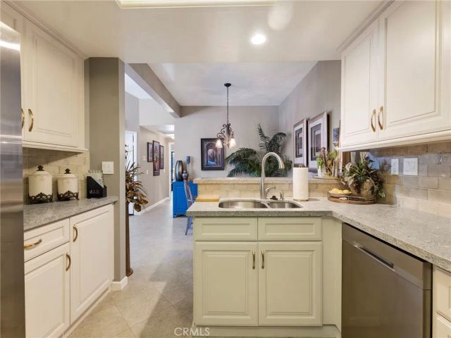 424 Country Club Drive A, Simi Valley, CA 93065