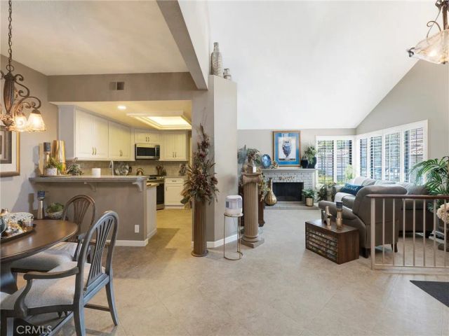 424 Country Club Drive A, Simi Valley, CA 93065