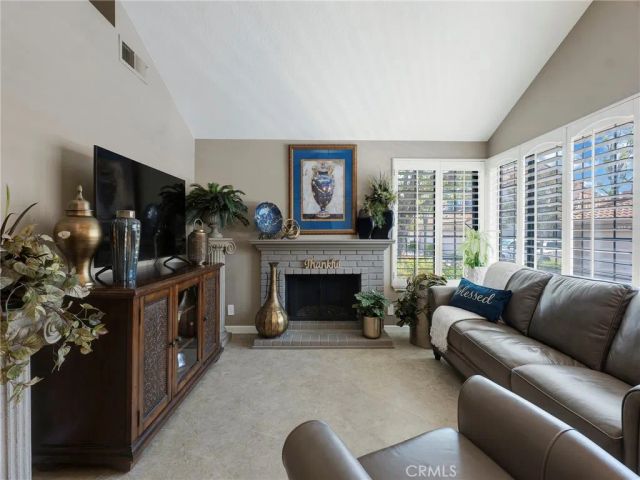 424 Country Club Drive A, Simi Valley, CA 93065