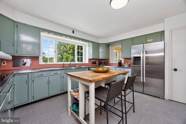1015 CHESTER SPRINGS RD, Phoenixville, PA 19460