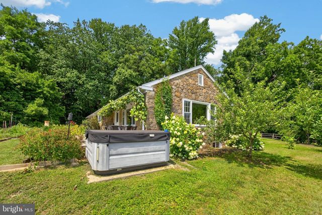 1015 CHESTER SPRINGS RD, Phoenixville, PA 19460