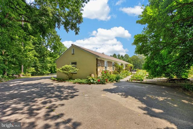 1015 CHESTER SPRINGS RD, Phoenixville, PA 19460