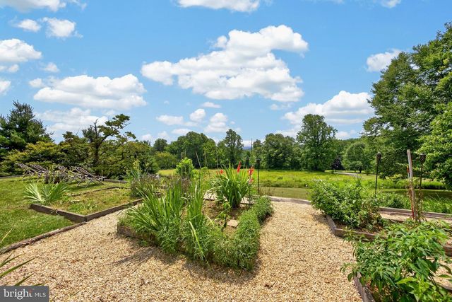 1015 CHESTER SPRINGS RD, Phoenixville, PA 19460