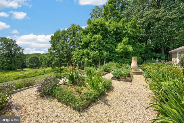 1015 CHESTER SPRINGS RD, Phoenixville, PA 19460