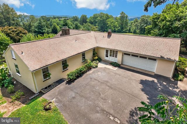 1015 CHESTER SPRINGS RD, Phoenixville, PA 19460
