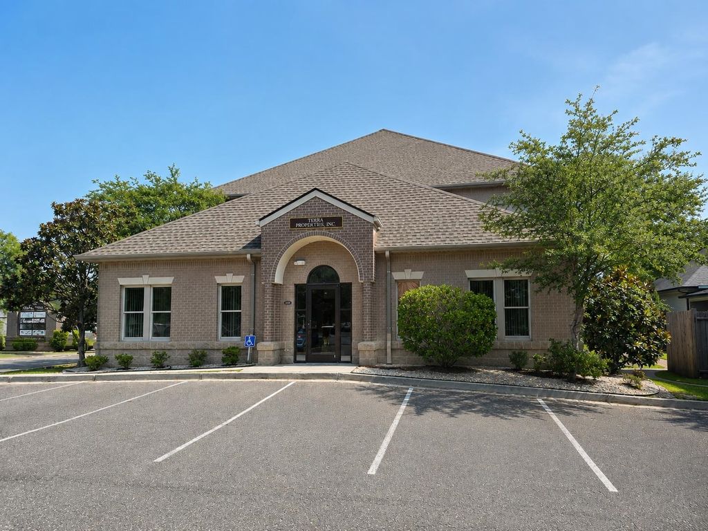 4420 Oleander Dr Ste 100, Myrtle Beach, SC 29577 — exterior