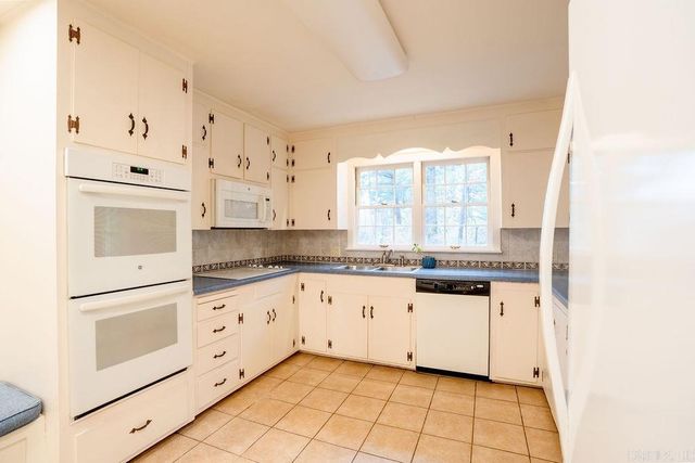 1408 Hillcrest Drive, Searcy, AR 72143