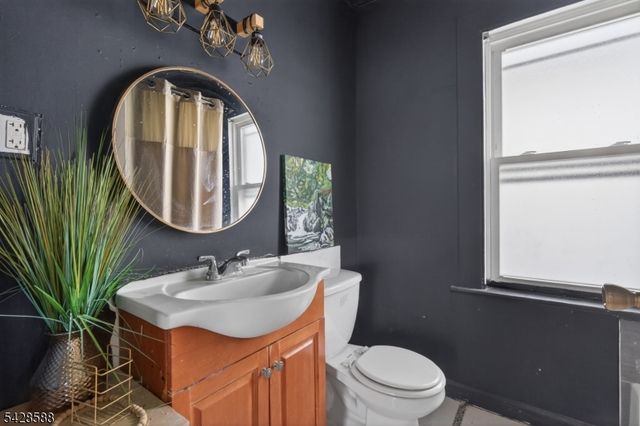 52 Clifford St, East Orange City, NJ 07018