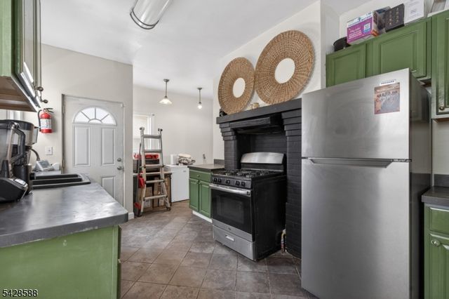 52 Clifford St, East Orange City, NJ 07018