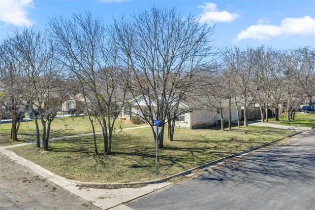 1209 E Avenue F, Lampasas, TX 76550