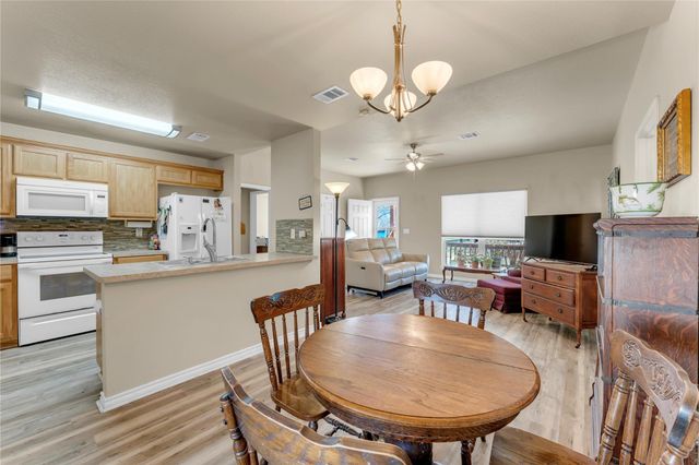 1209 E Avenue F, Lampasas, TX 76550