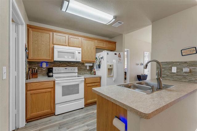 1209 E Avenue F, Lampasas, TX 76550