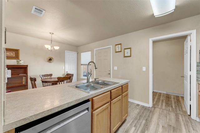 1209 E Avenue F, Lampasas, TX 76550