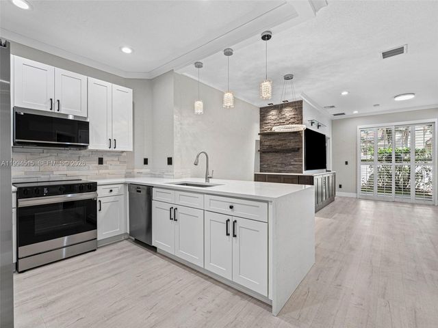 4851 Bonsai Cir 101, Palm Beach Gardens, FL 33418