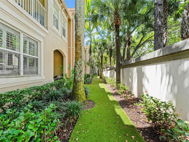 4851 Bonsai Cir 101, Palm Beach Gardens, FL 33418