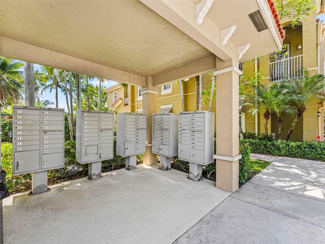 4851 Bonsai Cir 101, Palm Beach Gardens, FL 33418
