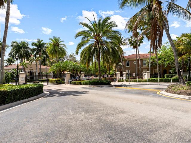 4851 Bonsai Cir 101, Palm Beach Gardens, FL 33418