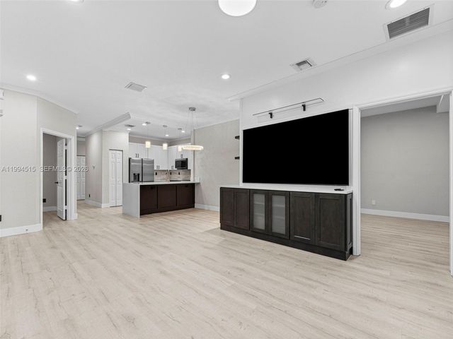 4851 Bonsai Cir 101, Palm Beach Gardens, FL 33418
