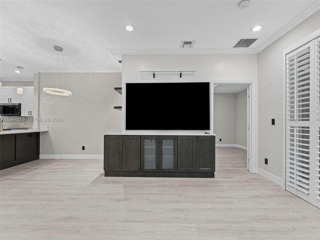 4851 Bonsai Cir 101, Palm Beach Gardens, FL 33418