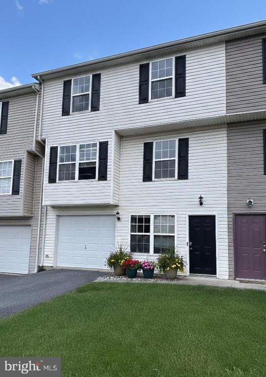 41 MORNINGSTAR DR, Hedgesville, WV 25427