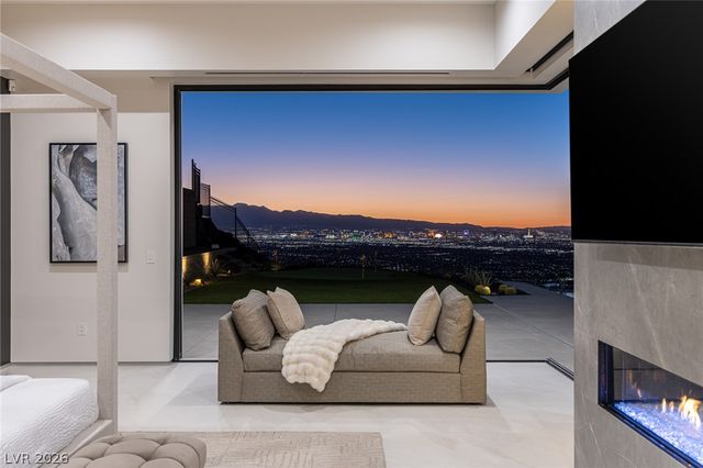 563 Grand Rim Drive, Henderson, NV 89012
